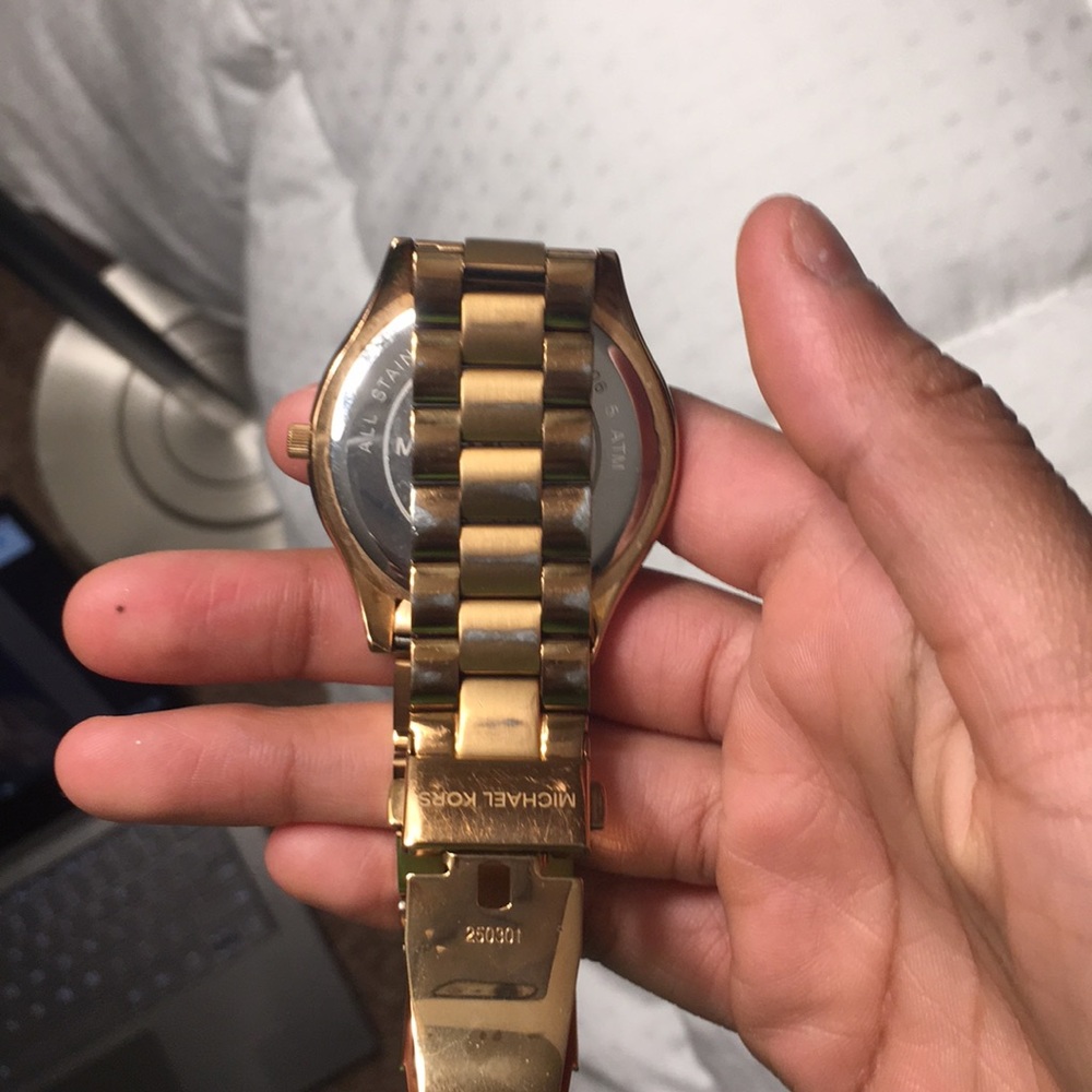 Micheal Kors Women’s Gold Watch + Boxing - Picture 3 of 6